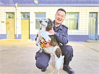 警犬公爵與訓導員劉偉。